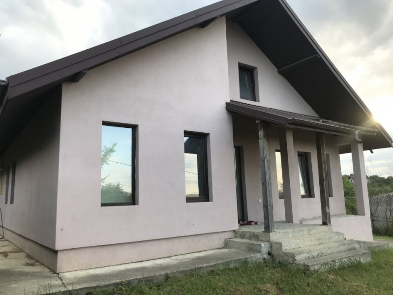 CASA CU 3 CAMERE IN VLADICENI  1770 MP DE TEREN