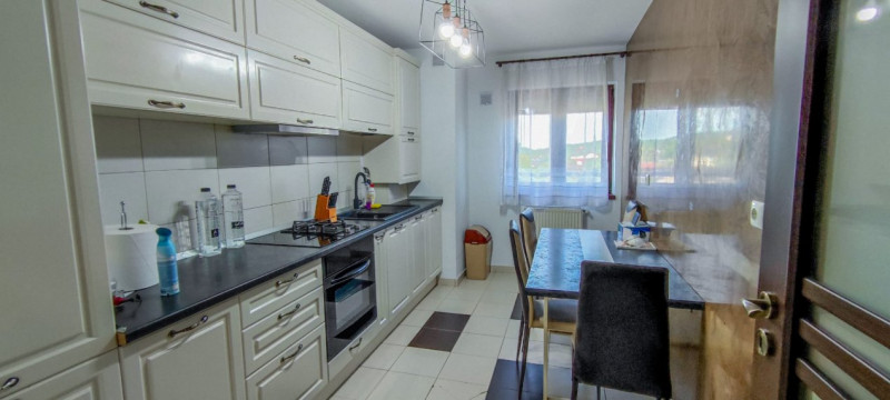 Apartament 2 camere decomandat-Podul de Fier-71mp