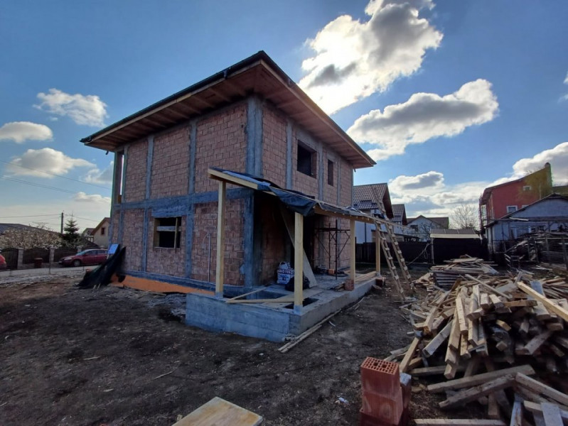 CASA CU 4 CAMERE SI 476 MP TEREN , CAPAT CUG 