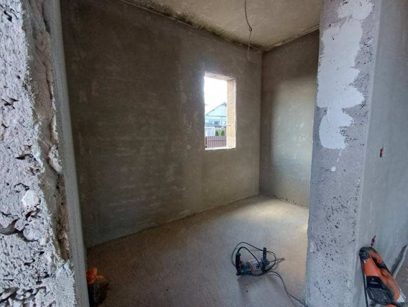 CASA CU 4 CAMERE SI 476 MP TEREN , CAPAT CUG 