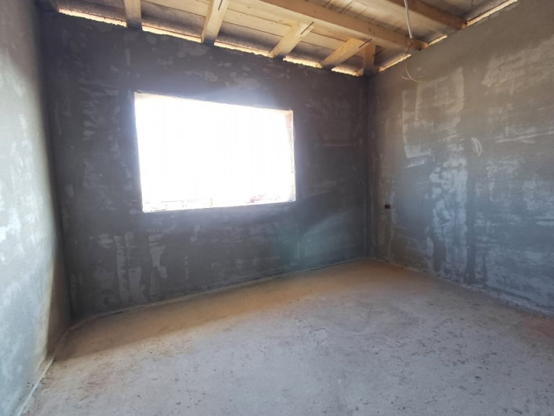 CASA CU 4 CAMERE SI 476 MP TEREN , CAPAT CUG 