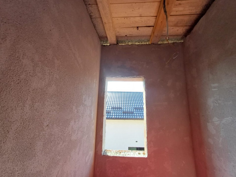 CASA CU 4 CAMERE SI 476 MP TEREN , CAPAT CUG 