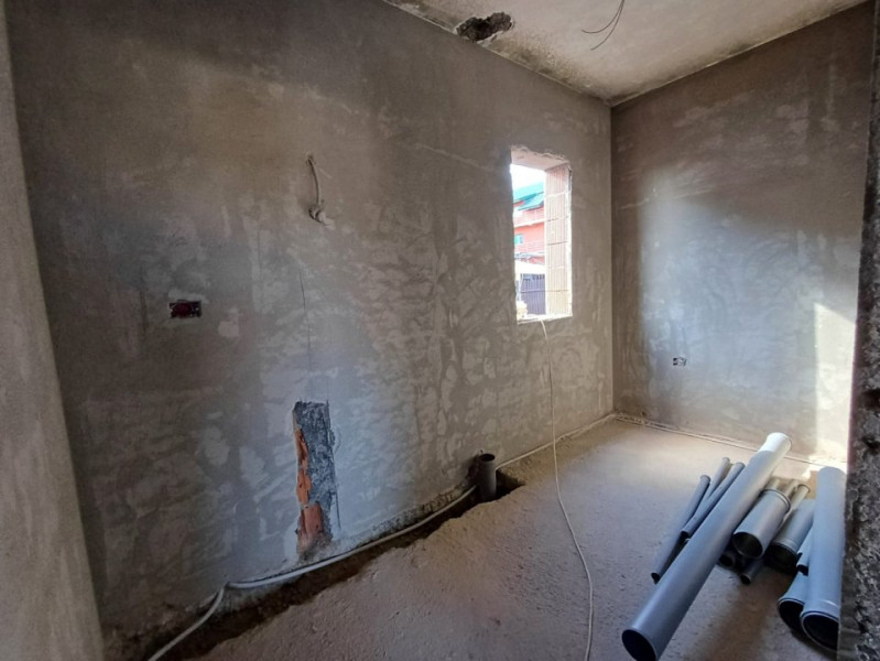 CASA CU 4 CAMERE SI 476 MP TEREN , CAPAT CUG 