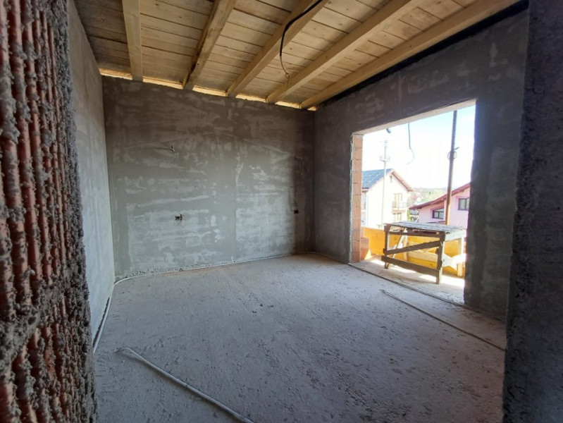 CASA CU 4 CAMERE SI 476 MP TEREN , CAPAT CUG 