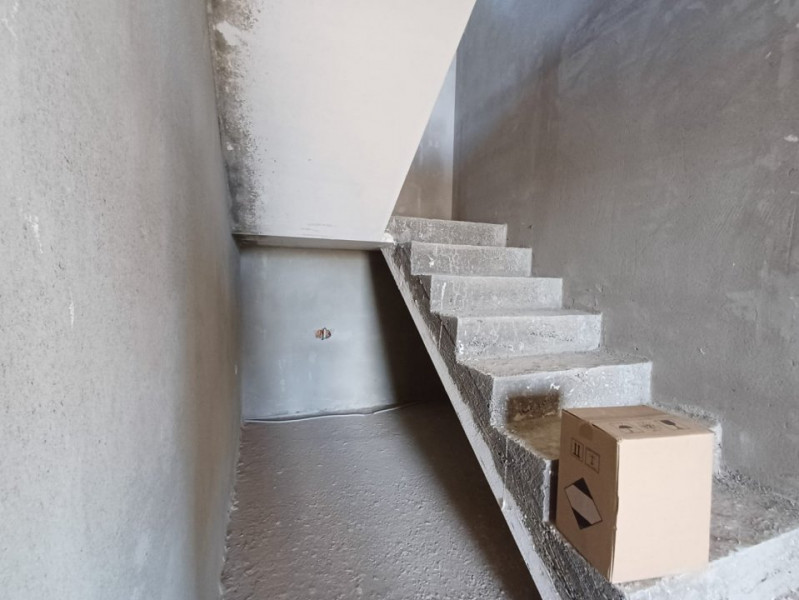 CASA CU 4 CAMERE SI 476 MP TEREN , CAPAT CUG 