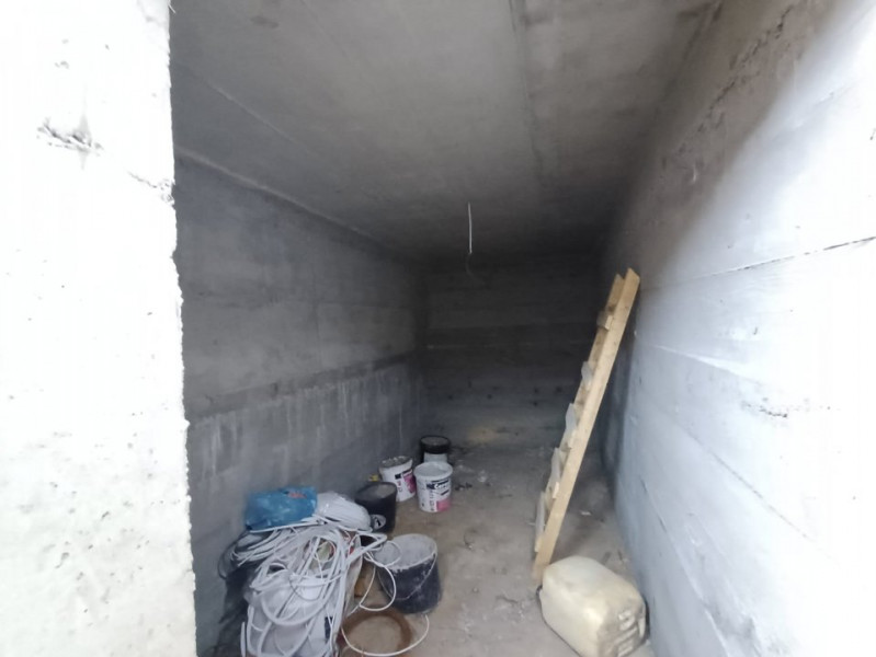 CASA CU 4 CAMERE SI 476 MP TEREN , CAPAT CUG 