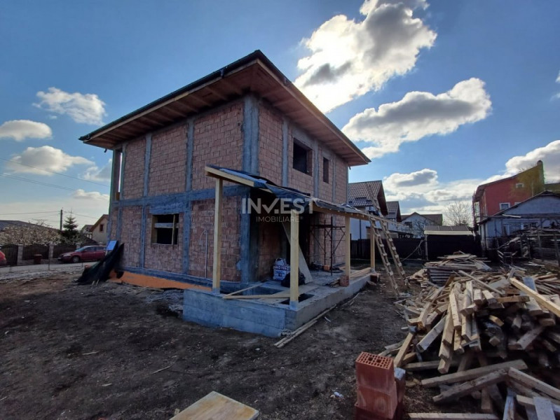 CASA CU 4 CAMERE SI 476 MP TEREN , CAPAT CUG 