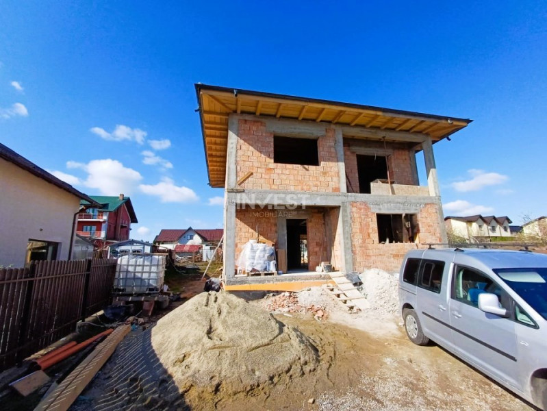 CASA CU 4 CAMERE SI 476 MP TEREN , CAPAT CUG 