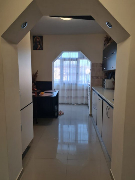 Dacia - Apartament 3 camere renovat, mobilat -105.000 euro 