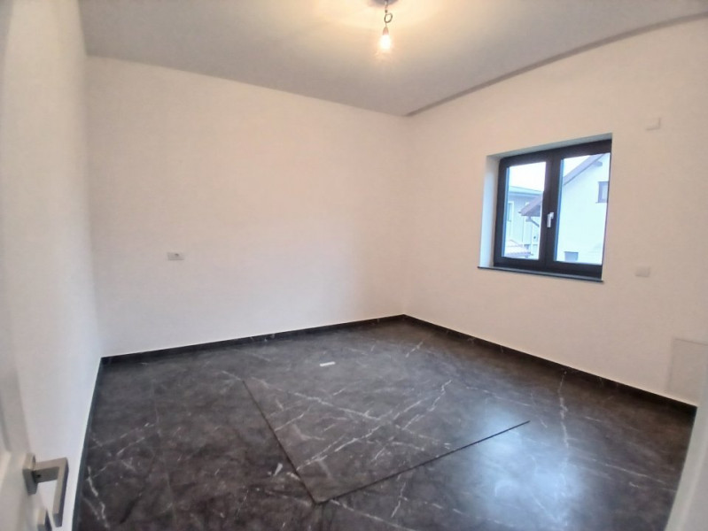 Vila 280mp, 5 camere, garaj, beci, 573mp teren. Popas Pacurari-Penny