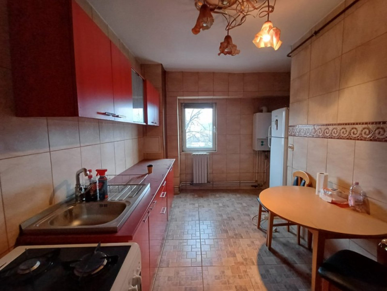 Apartament 4 camere, decomandat, Pacurari- Kaufland