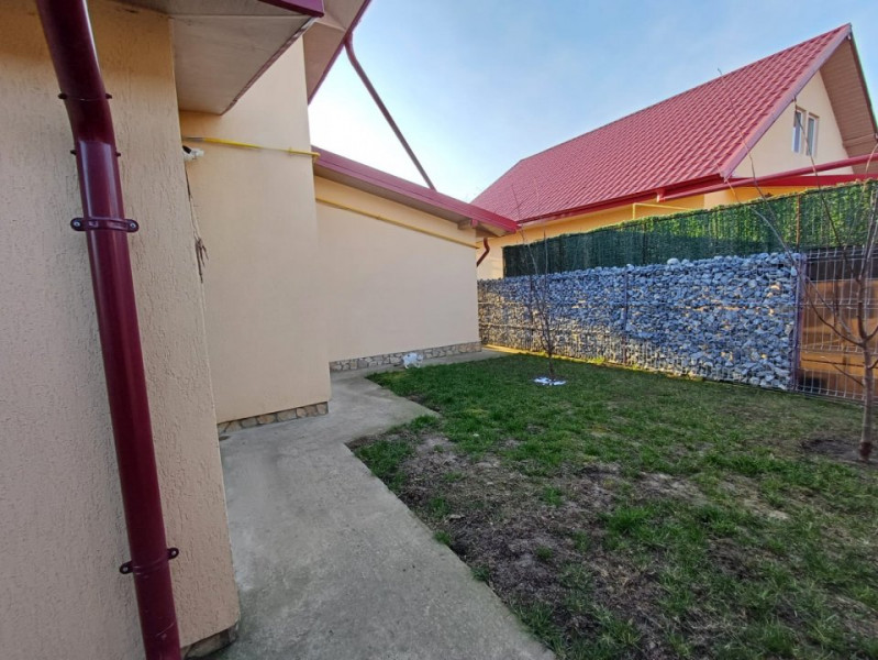 CASA CU 4 CAMERE IN VOINESTI , 1000 MP DE TEREN 