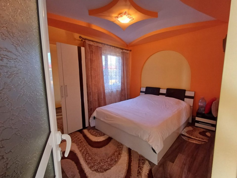 CASA CU 4 CAMERE IN VOINESTI , 1000 MP DE TEREN 