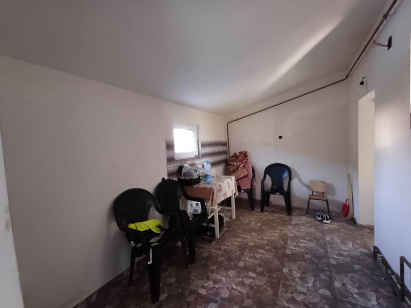 CASA CU 4 CAMERE IN VOINESTI , 1000 MP DE TEREN 