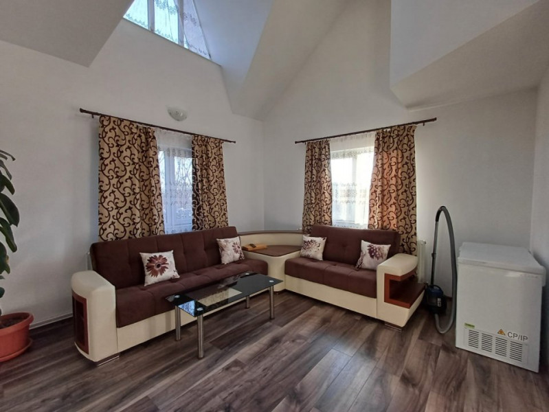 CASA CU 4 CAMERE IN VOINESTI , 1000 MP DE TEREN 