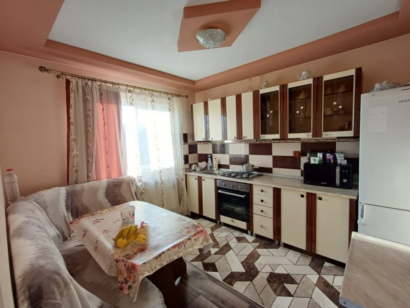 CASA CU 4 CAMERE IN VOINESTI , 1000 MP DE TEREN 