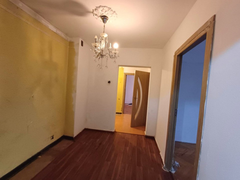 APARTAMENT 3 CAMERE DECOMANDAT, 70MP - PODU ROȘ, PIAȚA NICOLINA 