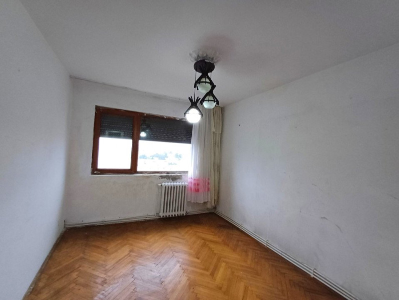 APARTAMENT 3 CAMERE DECOMANDAT, 70MP - PODU ROȘ, PIAȚA NICOLINA 