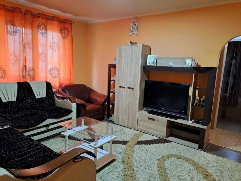 Zimbru- Ap 2 camere semidecomandat- 78.000 euro 