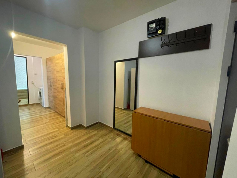 Apartament 3 camere decomandat-Pod de Fier-etaj intermediar