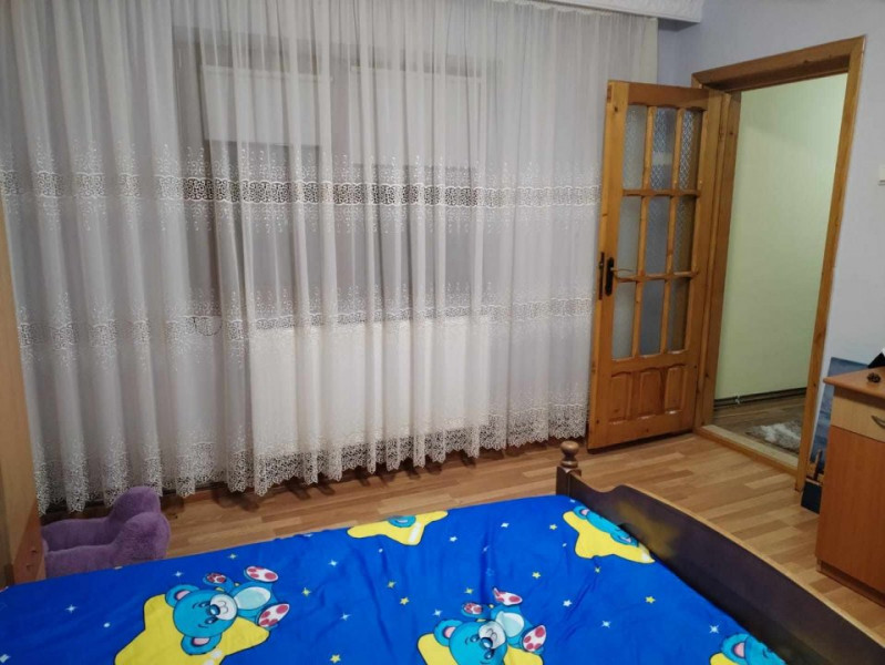 Casa tip duplex  cu 5 camere in centru MIROSLAVA