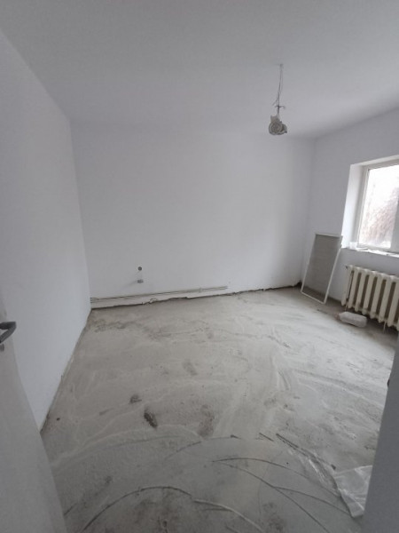 Apartament 3 camere, 2 bai decomandat- Zona Zimbru 