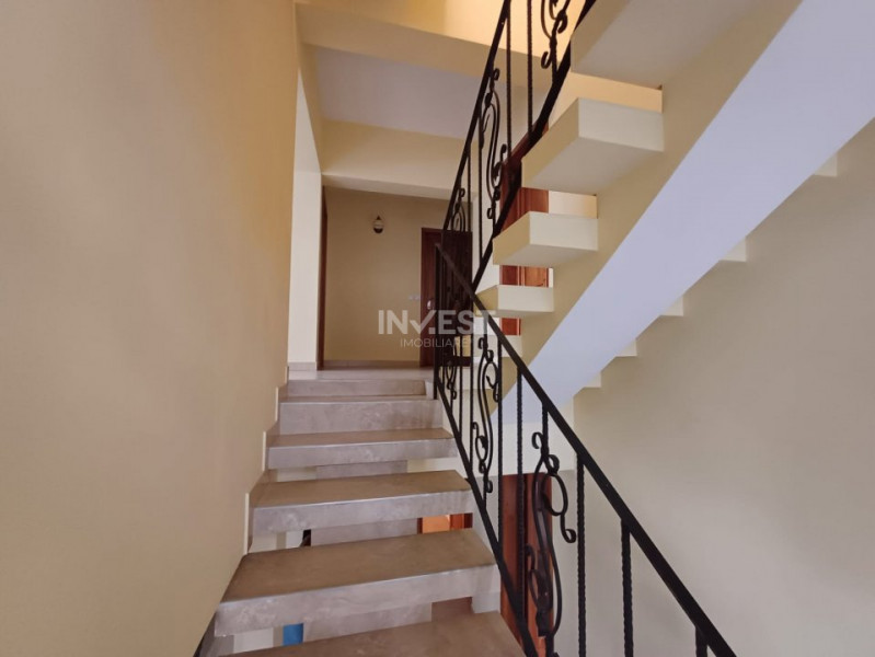 Vila cu  7 camere in Galata  cu toate utilitatile si  1200 mp de teren