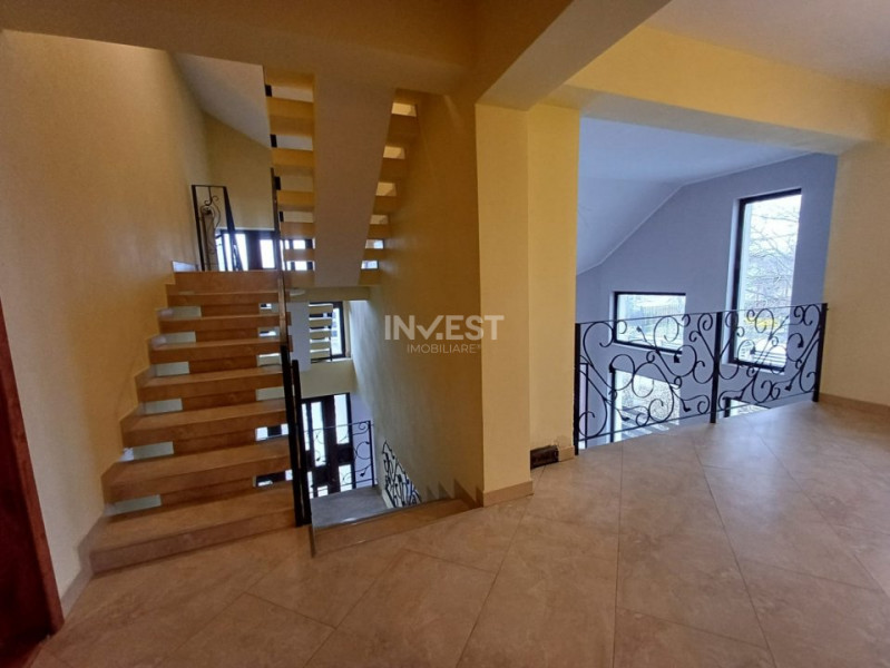 Vila cu  7 camere in Galata  cu toate utilitatile si  1200 mp de teren