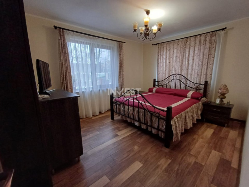 Vila cu  7 camere in Galata  cu toate utilitatile si  1200 mp de teren