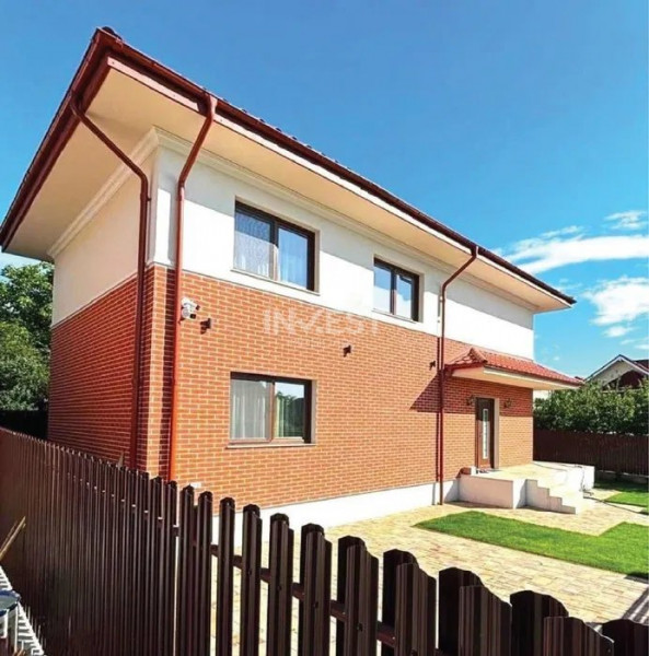 Casa premium cu 4 camere , zona Nicolina-Strada Strugurilor