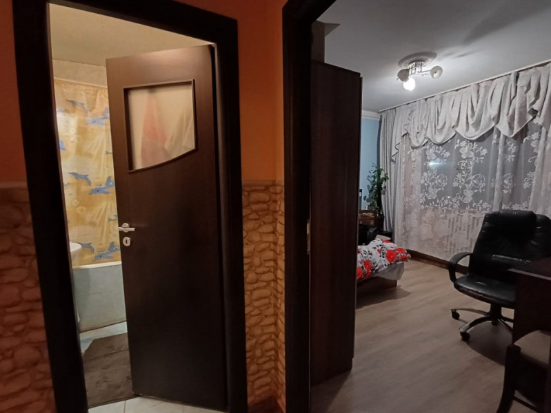 Apartament 3 camere si 2 bai, decomandat, zona Gara
