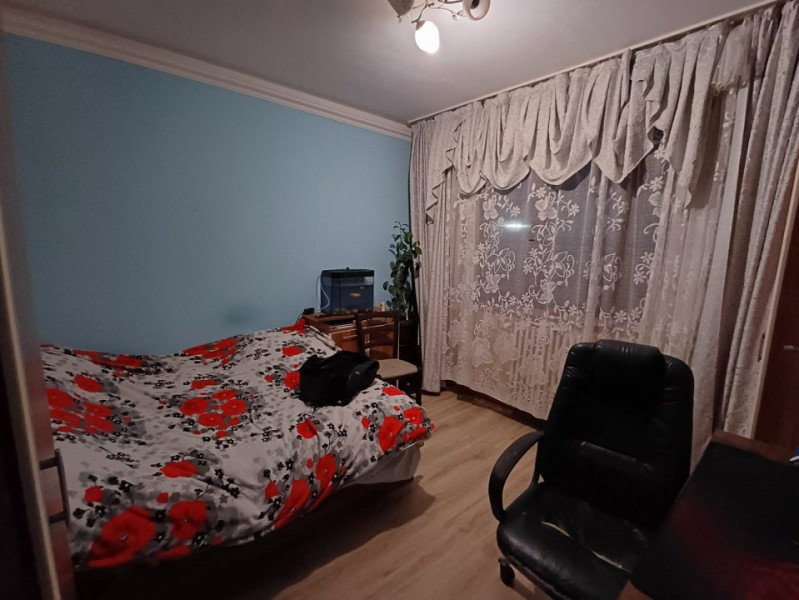 Apartament 3 camere si 2 bai, decomandat, zona Gara
