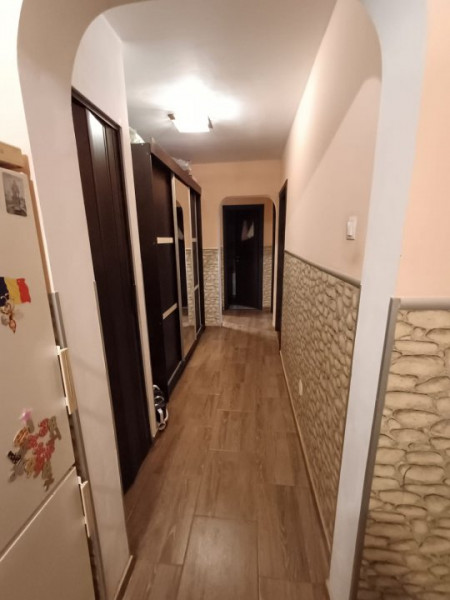 Apartament 3 camere si 2 bai, decomandat, zona Gara