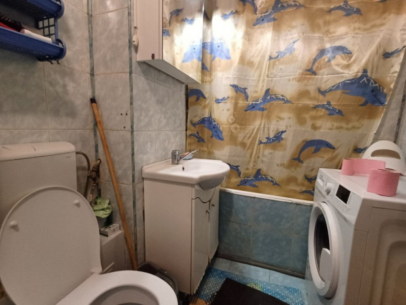 Apartament 3 camere si 2 bai, decomandat, zona Gara