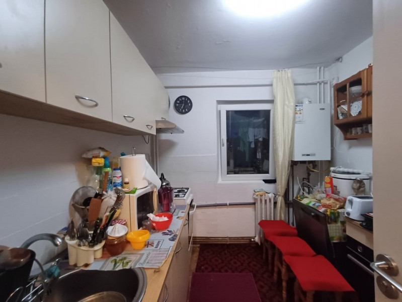 Apartament 3 camere, decomandat, zona Canta - Profi, Iasi