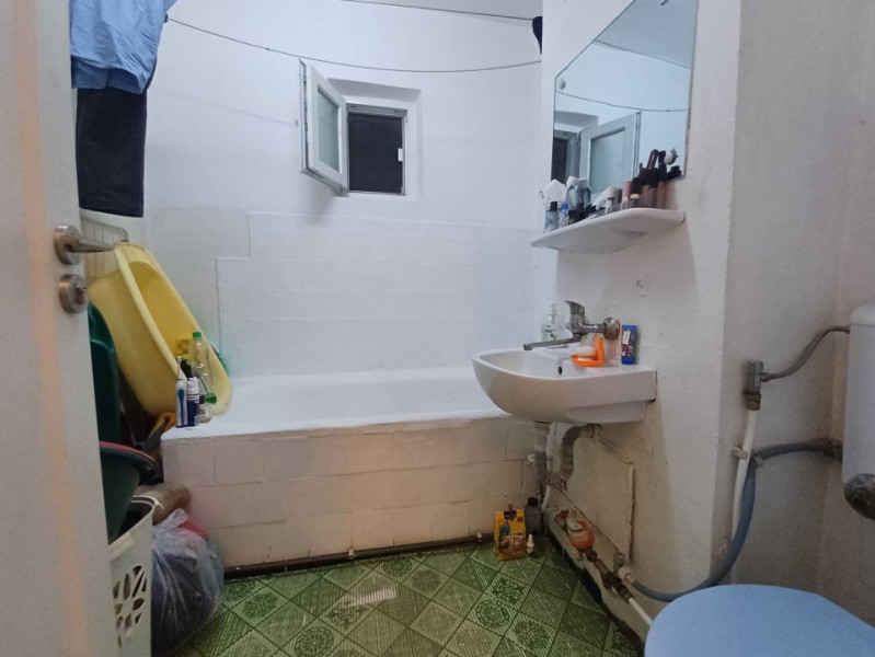 Apartament 3 camere, decomandat, zona Canta - Profi, Iasi