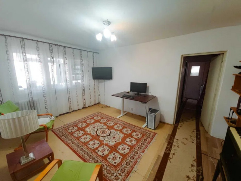 Zimbru- Apartament 3 camere, etaj 2- 98.000 euro 