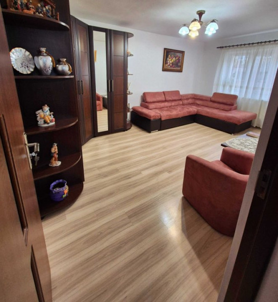 Apartament 2 camere, decomandat, renovat, zona Moara de foc 