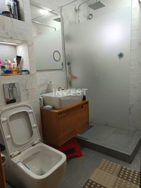 Apartament 3 camere - etaj intermediar - Podu Roș 