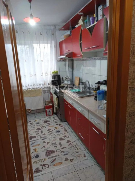 Apartament 3 camere - etaj intermediar - Podu Roș 