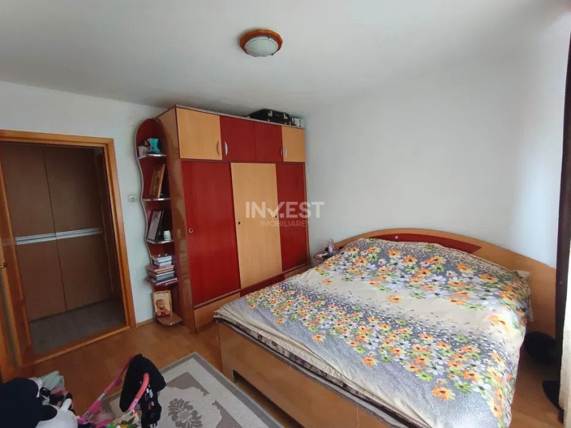 Apartament 3 camere - etaj intermediar - Podu Roș 