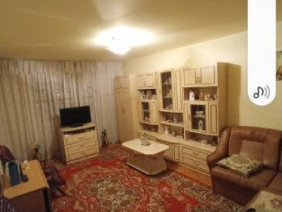 Apartament 3 Camere, etaj 1, zona Nicolina 1 