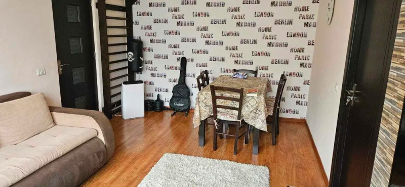 Apartament 3 camere - etajul 2 - Podu Roș, Primăverii 