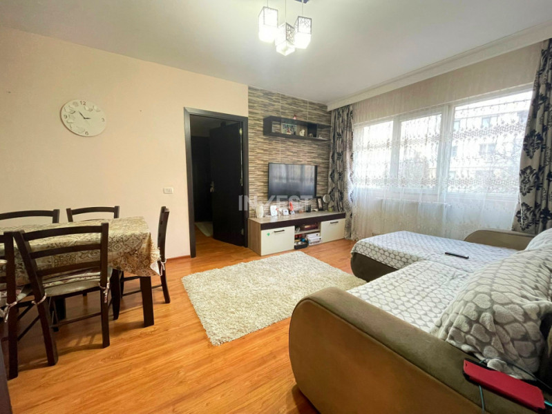 Apartament 3 camere - etajul 2 - Podu Roș, Primăverii 