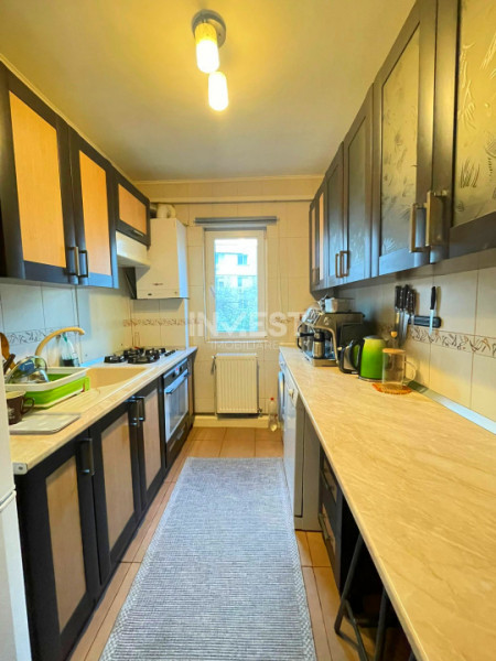 Apartament 3 camere - etajul 2 - Podu Roș, Primăverii 