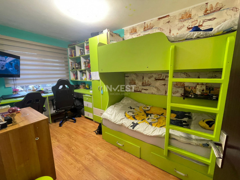 Apartament 3 camere - etajul 2 - Podu Roș, Primăverii 