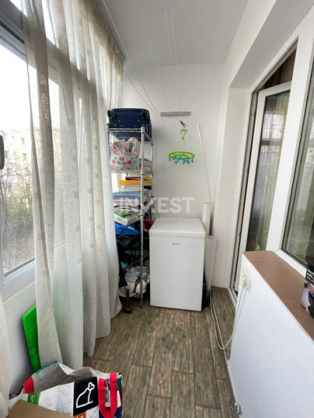 Apartament 3 camere - etajul 2 - Podu Roș, Primăverii 