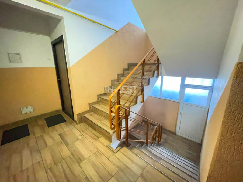 Apartament 3 camere - etajul 2 - Podu Roș, Primăverii 