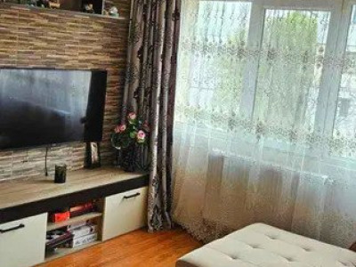 Apartament 3 camere - etajul 2 - Podu Roș, Primăverii 