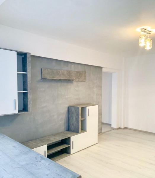 Apartament 2 camere, Tg. Cucu etaj intermediar.